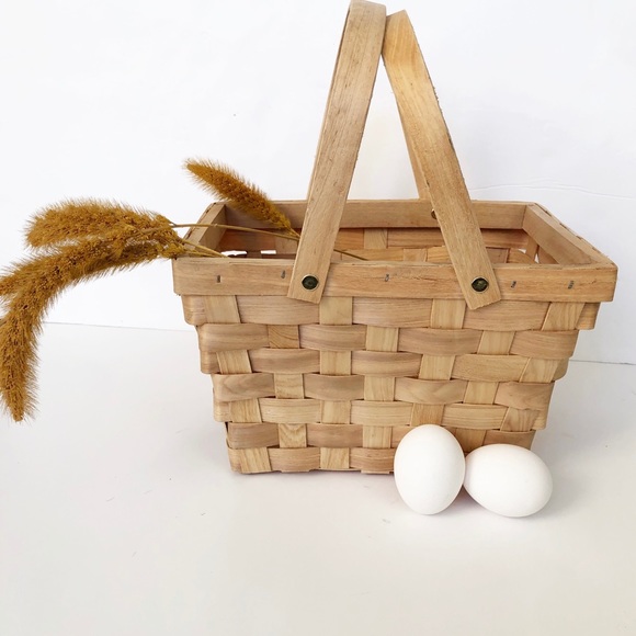 Small Vintage Cottage Style Picnic Basket